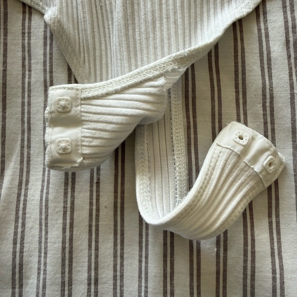 Free People White Ribbed V-Neck Bodysuit - Picture 4 of 6